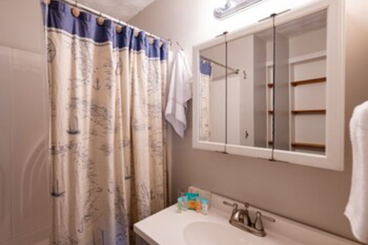 Room 12 of 253