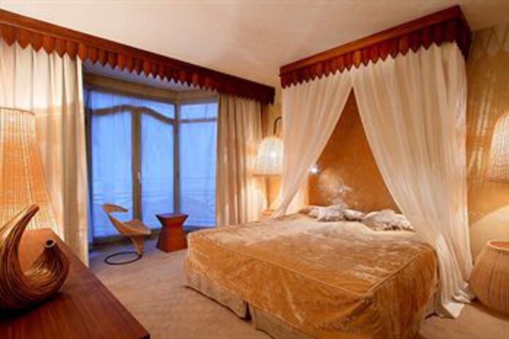 Room 9 of 28