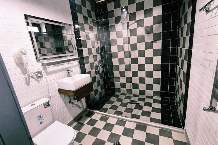 Room 34 of 45
