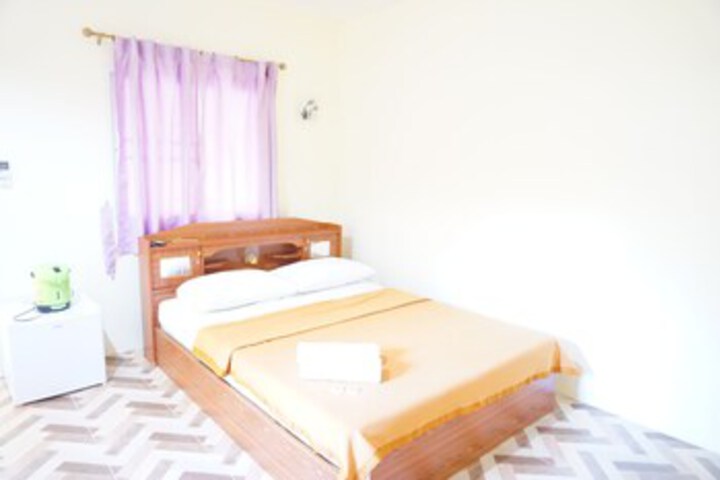 Room 17 of 28