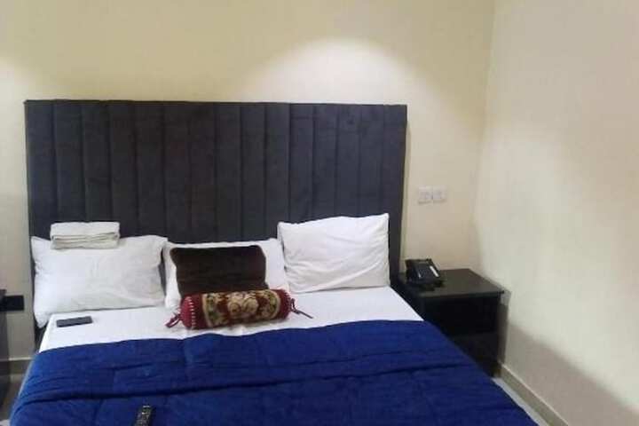 Room 12 of 33