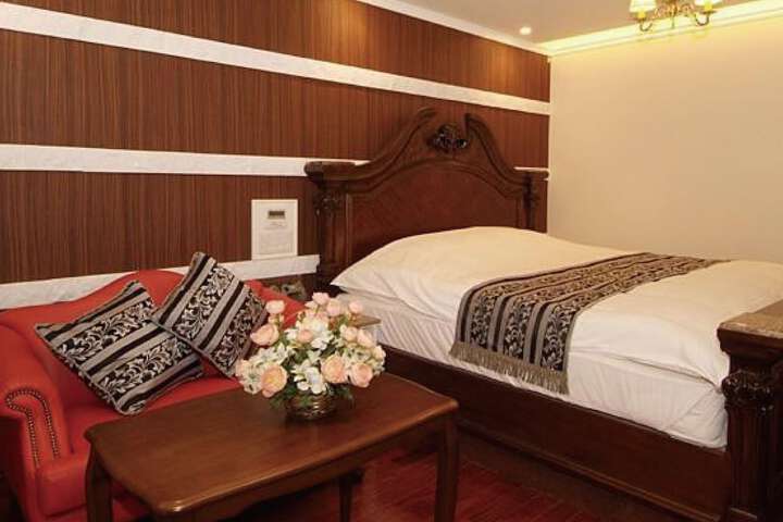Room 8 of 22