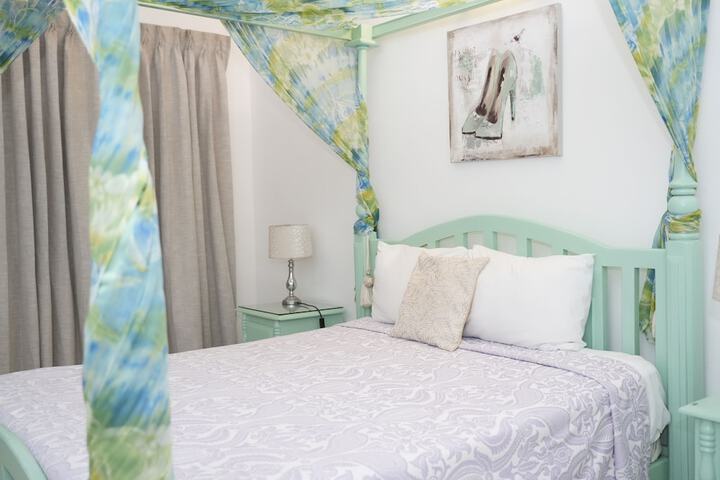 Room 6 of 23