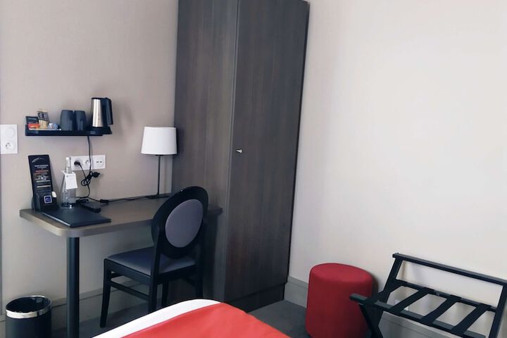 Room 7 of 44