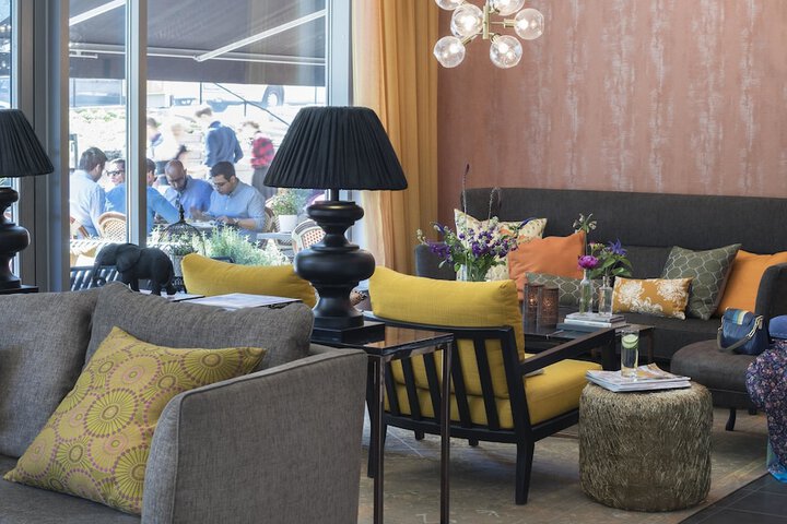 Guest Lobby