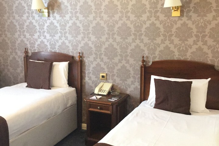 Room 7 of 48