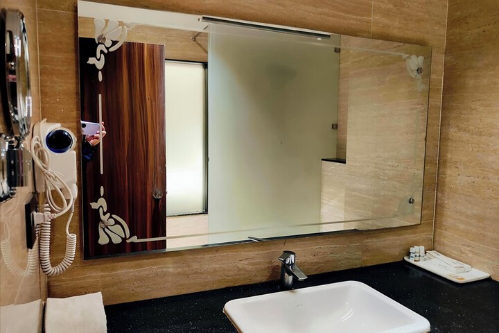 Room 26 of 54