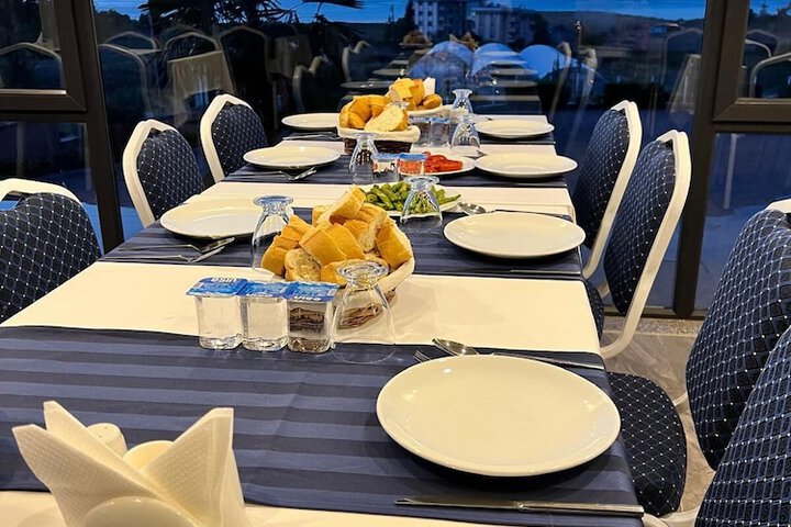 Dining 20 of 21