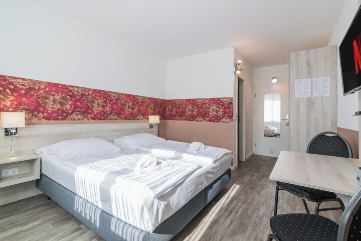 Room 3 of 35