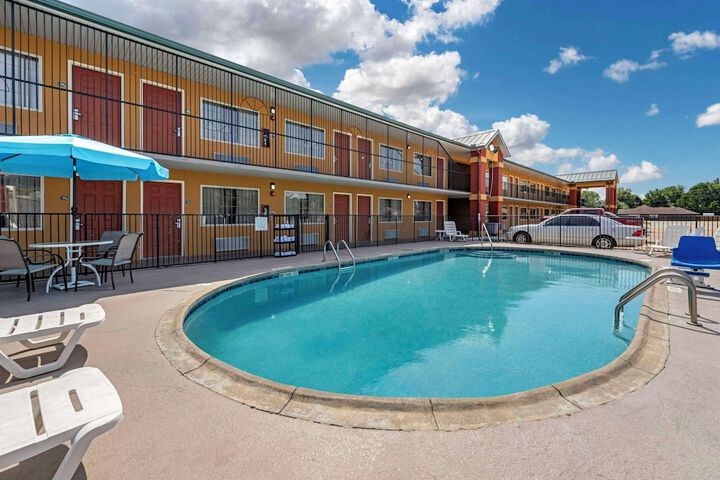 Pool 21 of 30