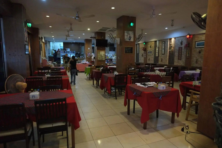 Dining 17 of 18