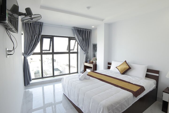 Room 12 of 18