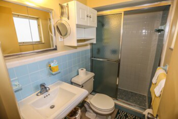 Room 6 of 34