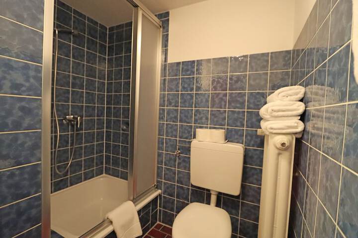 Room 74 of 121