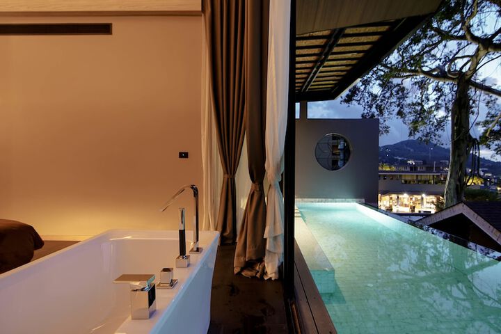 Pools & Facilities