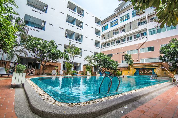 Pool Hotel
