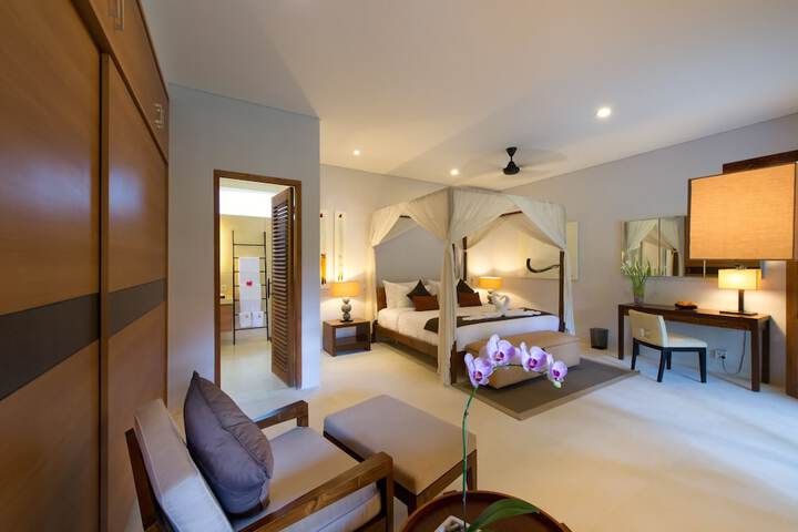 Room 28 of 83