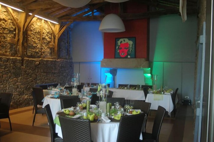 Ballroom/Hall 27 of 38