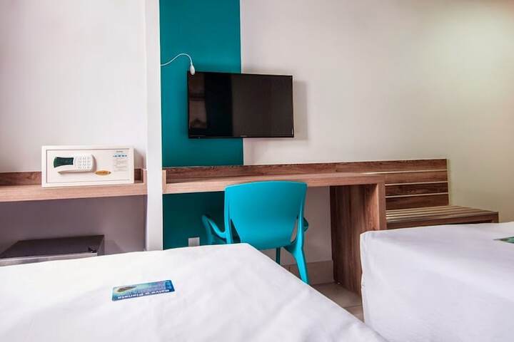 Room 3 of 43