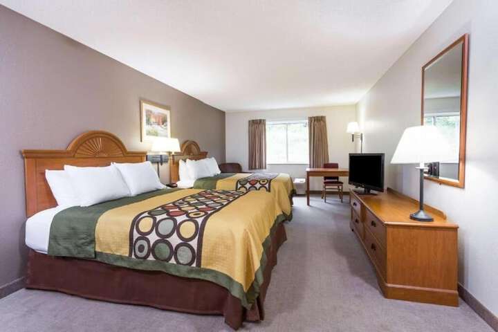 2 Queen Beds (5 of 8)