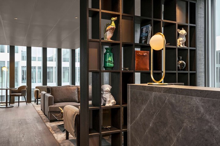 Lounge 102 of 125