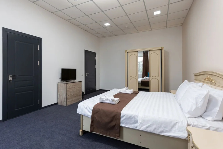 Room 3 of 16
