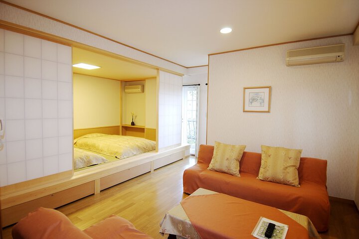 Room 17 of 86