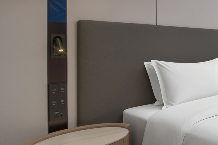 Room 27 of 77