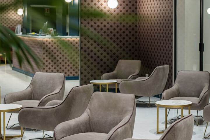 Lounge 174 of 211