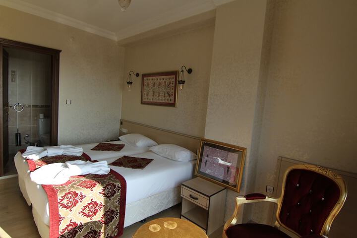 Room 25 of 74