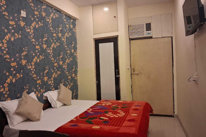 Room 16 of 35