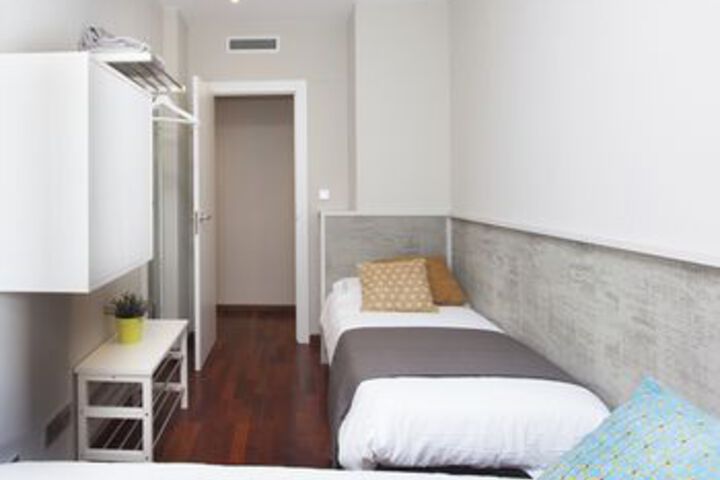 Room 6 of 28