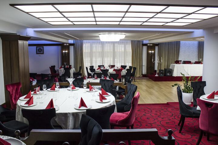 Ballroom/Hall 47 of 70