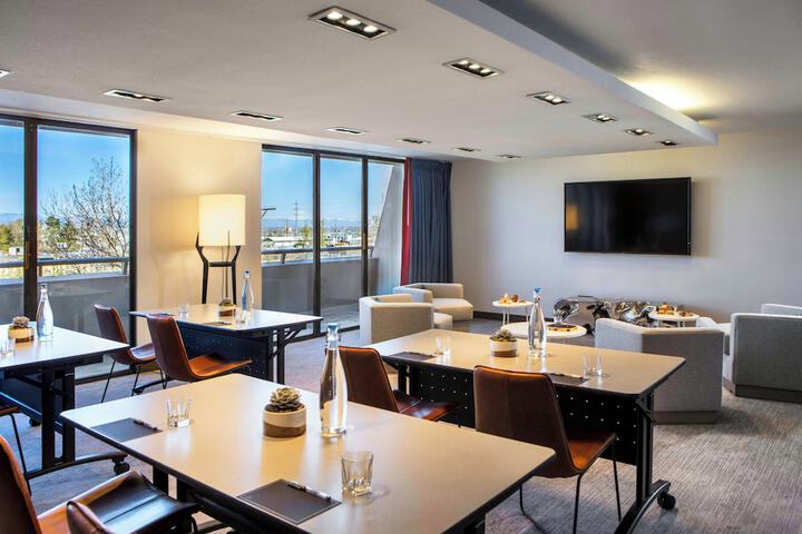 Meeting facility