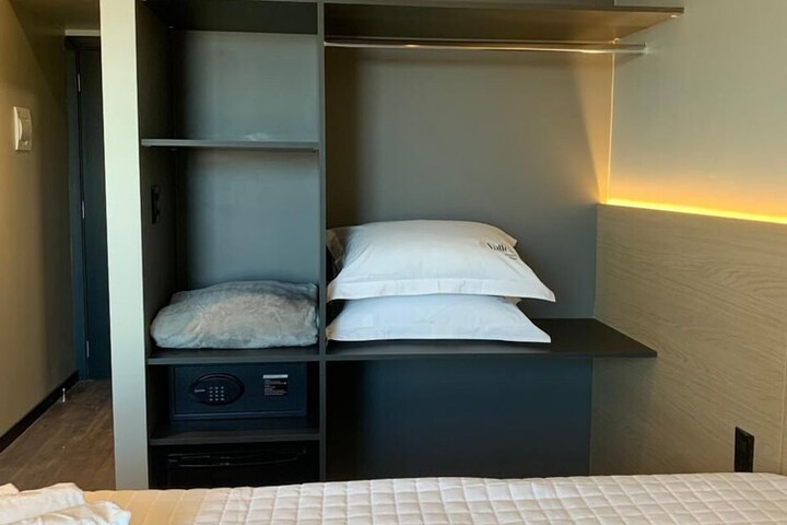 Room 6 of 31