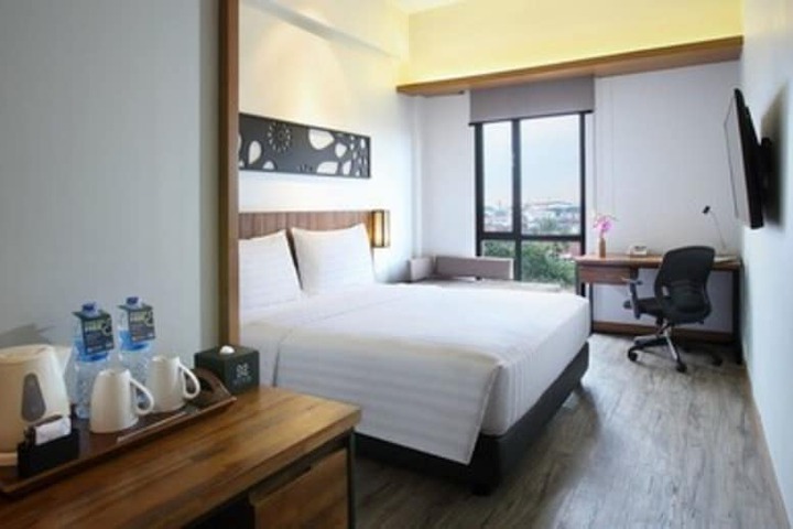 Room 9 of 42