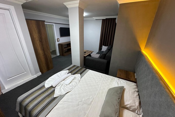 Room 9 of 99