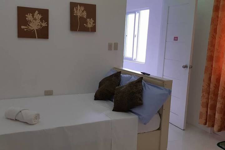 Room 6 of 10