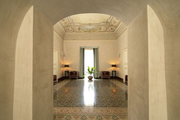 Ballroom/Hall 98 of 116