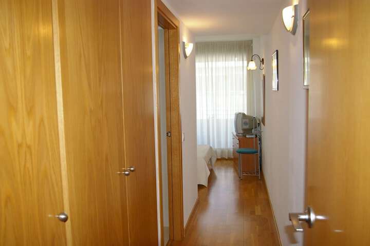 Room 3 of 32