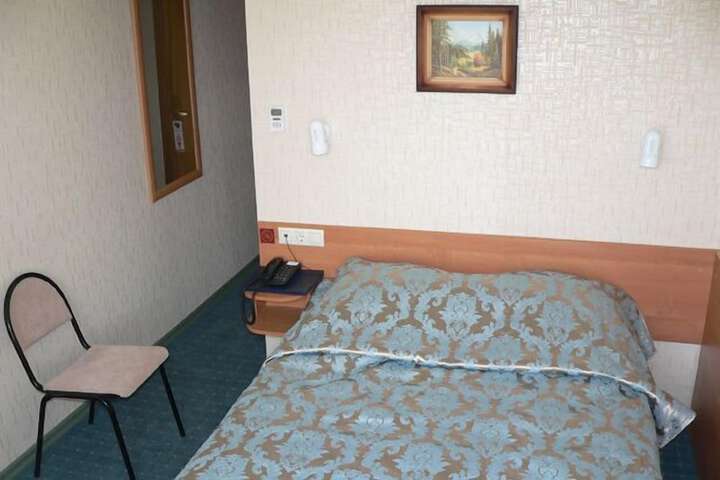 Room 12 of 99