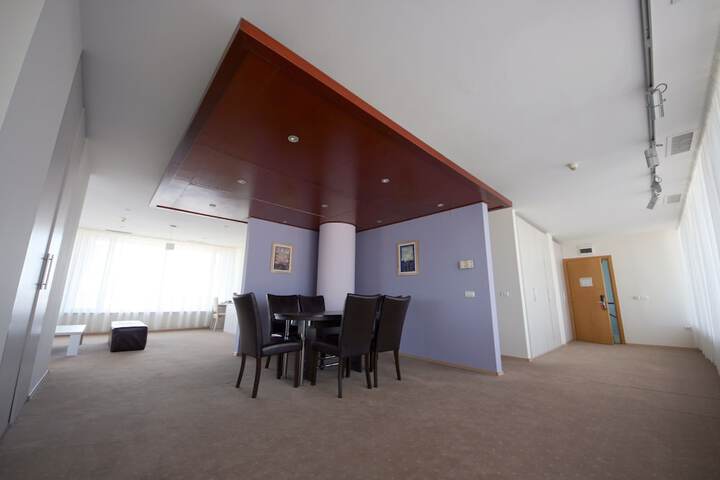Room 8 of 34