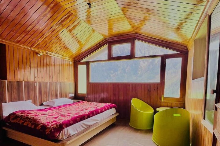 Room 8 of 14