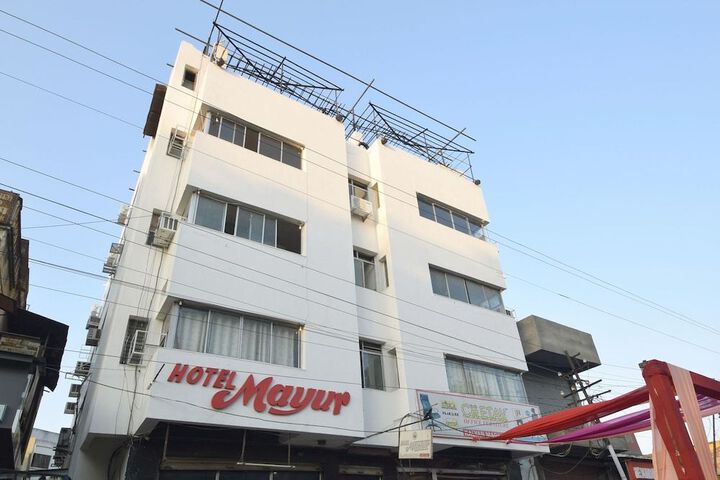 COLLECTION O 23086 HOTEL MAYUR