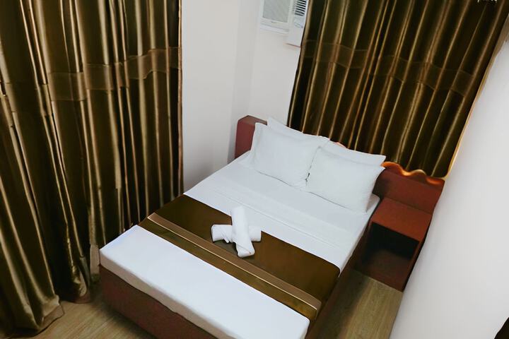 Room 25 of 48
