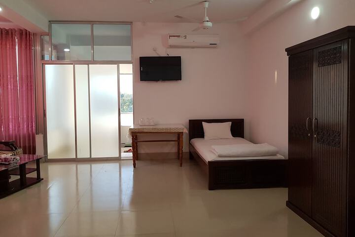 Room 16 of 37