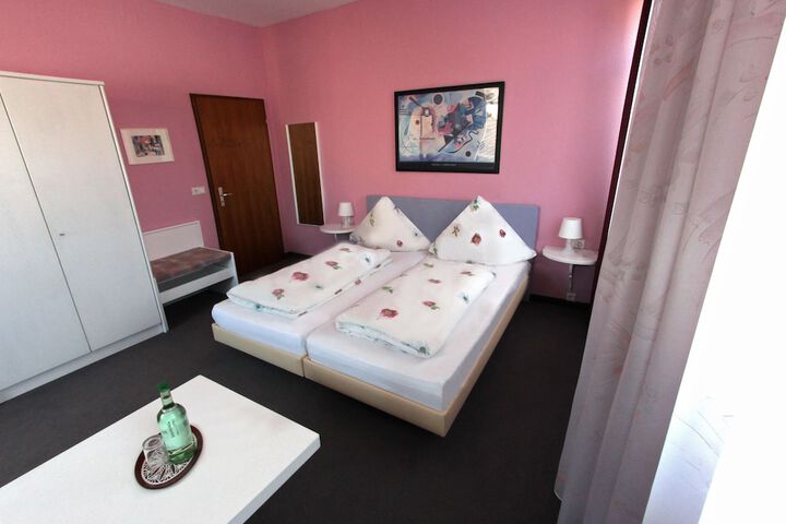 Room 3 of 38