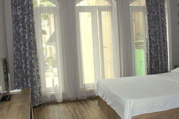 Room 6 of 26