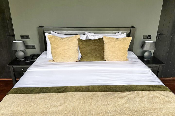 Room 10 of 99