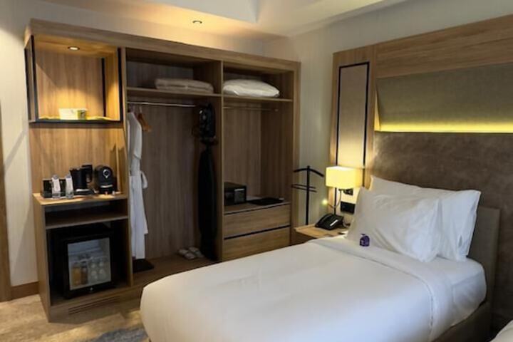 Room 44 of 86